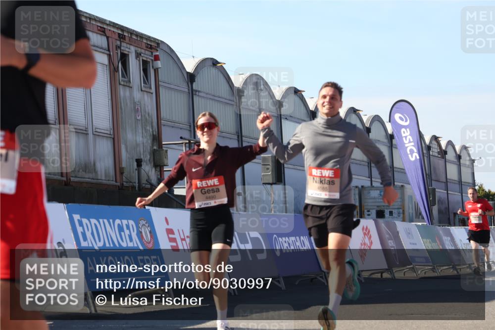 03.10.2025 - Köhlbrandbrückenlauf Luisa Fischer http://msf.ph/oto/9030997 03.10.2025 13:05:08 Ziel 4098, 4175, 4217, 4256, 4490, 4585, 4751, 5670, 5785, 5951, 5952, 6561, 6719 meine-sportfotos.de