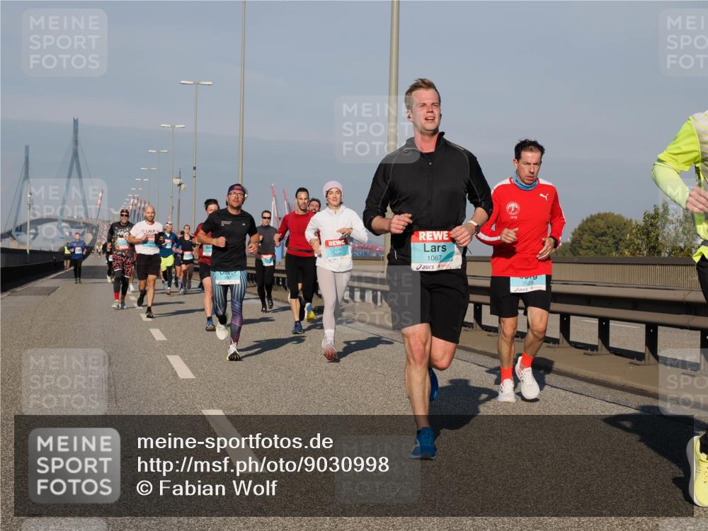 03.10.2025 - Köhlbrandbrückenlauf Fabian Wolf http://msf.ph/oto/9030998 03.10.2025 09:45:21 Position 3 04, 40, 1067, 3525 meine-sportfotos.de