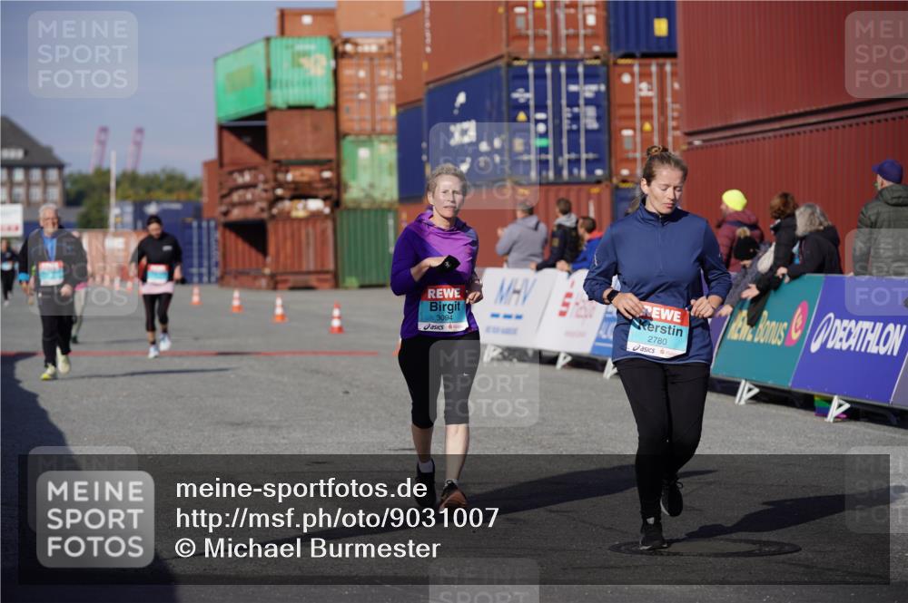 03.10.2025 - Köhlbrandbrückenlauf Michael Burmester http://msf.ph/oto/9031007 03.10.2025 10:36:34 Ziel 1982, 2780, 3094, 3096, 3225, 3311 meine-sportfotos.de