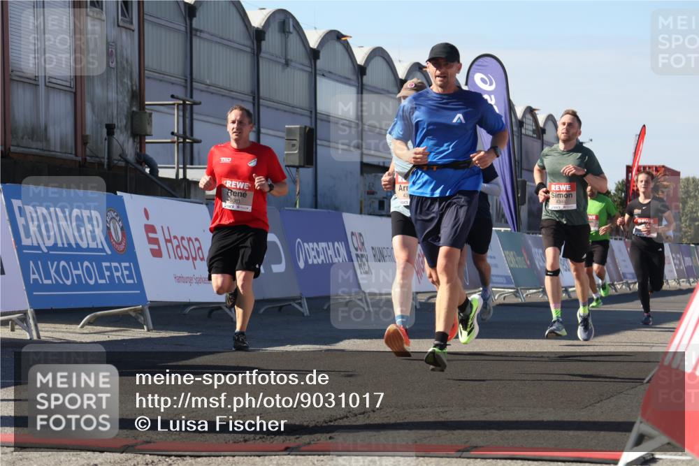 03.10.2025 - Köhlbrandbrückenlauf Luisa Fischer http://msf.ph/oto/9031017 03.10.2025 13:05:13 Ziel 4098, 4256, 4344, 4390, 4490, 4585, 4751, 4877, 5969, 6041, 6044, 6081, 6719 meine-sportfotos.de