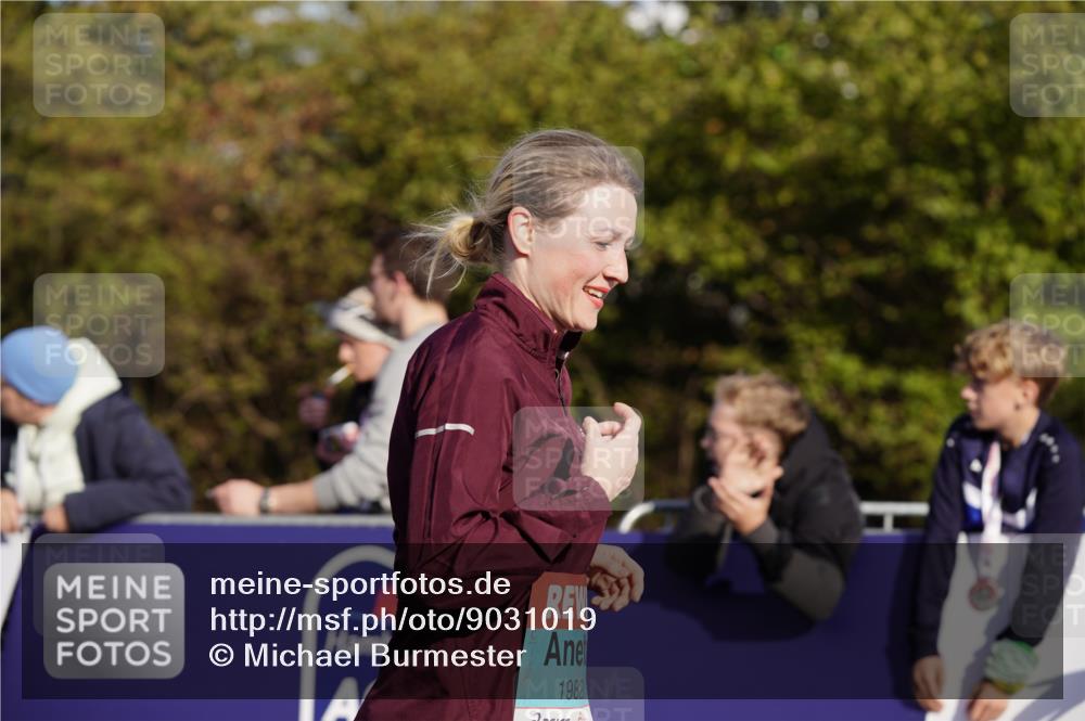03.10.2025 - Köhlbrandbrückenlauf Michael Burmester http://msf.ph/oto/9031019 03.10.2025 10:36:35 Ziel 1982, 2535, 2780, 3094, 3096, 3225, 3311 meine-sportfotos.de