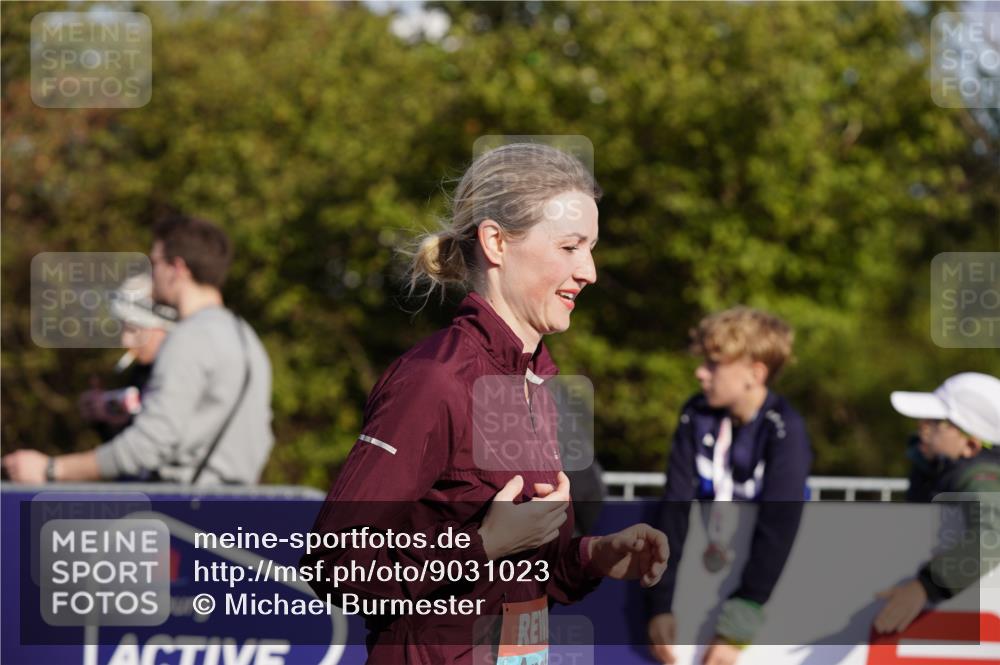 03.10.2025 - Köhlbrandbrückenlauf Michael Burmester http://msf.ph/oto/9031023 03.10.2025 10:36:36 Ziel 1982, 2535, 2780, 3094, 3096, 3311 meine-sportfotos.de