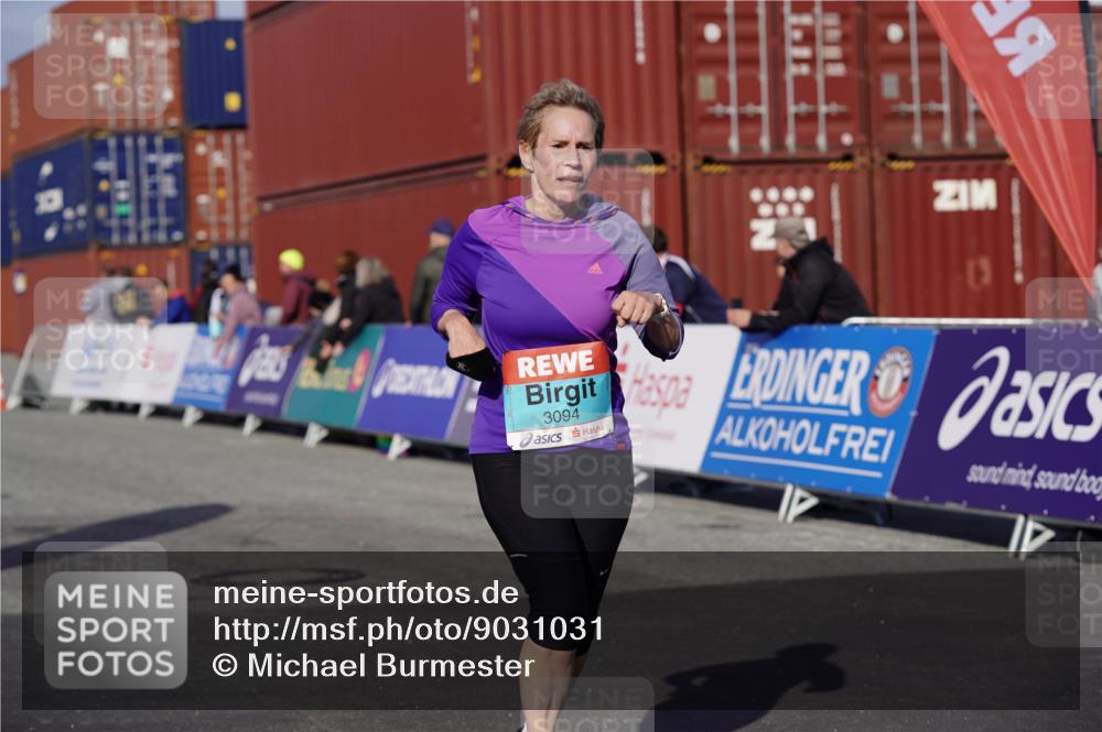 03.10.2025 - Köhlbrandbrückenlauf Michael Burmester http://msf.ph/oto/9031031 03.10.2025 10:36:37 Ziel 1982, 2535, 2780, 3094, 3096, 3311 meine-sportfotos.de