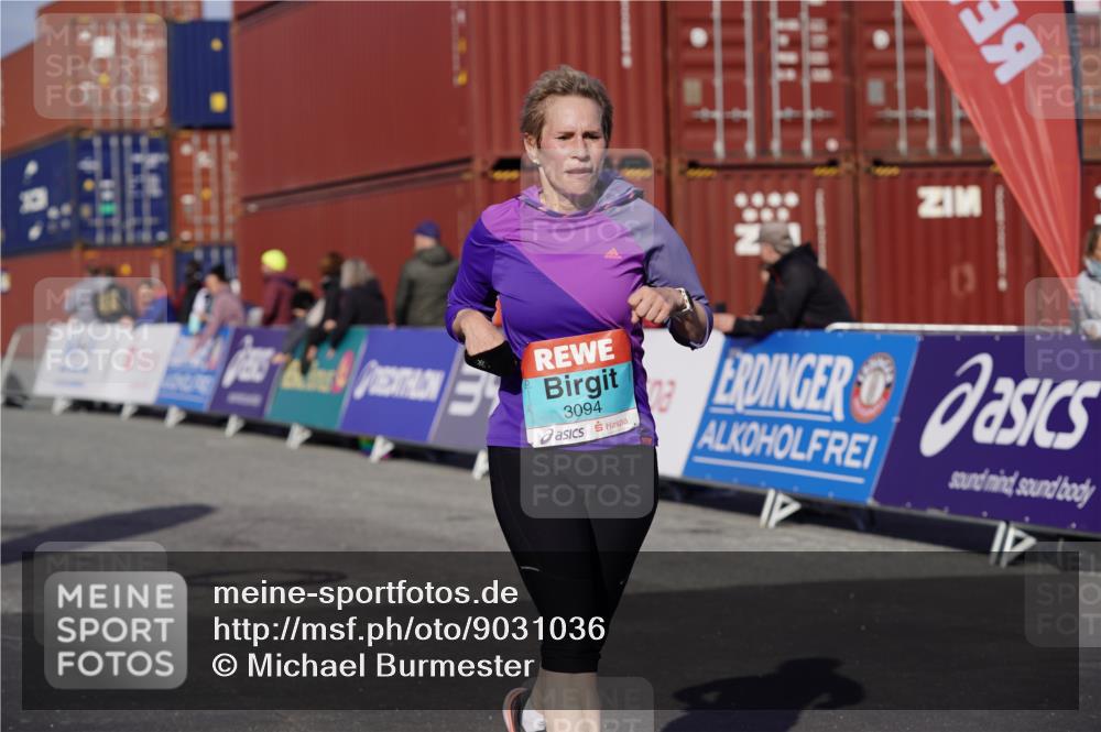 03.10.2025 - Köhlbrandbrückenlauf Michael Burmester http://msf.ph/oto/9031036 03.10.2025 10:36:37 Ziel 1982, 2535, 2780, 3094, 3096, 3311 meine-sportfotos.de
