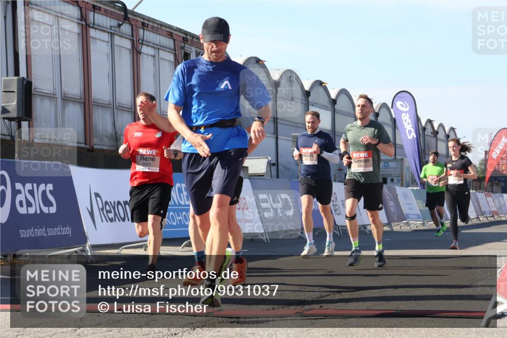 03.10.2025 - Köhlbrandbrückenlauf Luisa Fischer http://msf.ph/oto/9031037 03.10.2025 13:05:15 Ziel 4098, 4256, 4272, 4344, 4390, 4490, 4496, 4585, 4877, 5637, 5969, 6041, 6044, 6081, 6719 meine-sportfotos.de