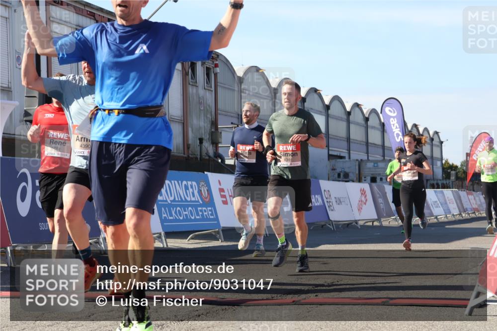 03.10.2025 - Köhlbrandbrückenlauf Luisa Fischer http://msf.ph/oto/9031047 03.10.2025 13:05:15 Ziel 4098, 4256, 4272, 4344, 4390, 4490, 4496, 4585, 4877, 5637, 5969, 6041, 6044, 6081, 6719 meine-sportfotos.de