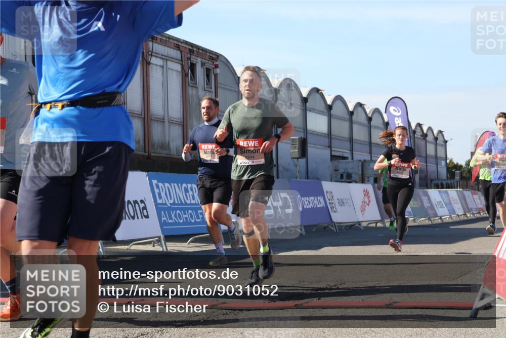 03.10.2025 - Köhlbrandbrückenlauf Luisa Fischer http://msf.ph/oto/9031052 03.10.2025 13:05:16 Ziel 4098, 4256, 4272, 4344, 4390, 4490, 4496, 4585, 4877, 5637, 5969, 6041, 6044, 6081 meine-sportfotos.de