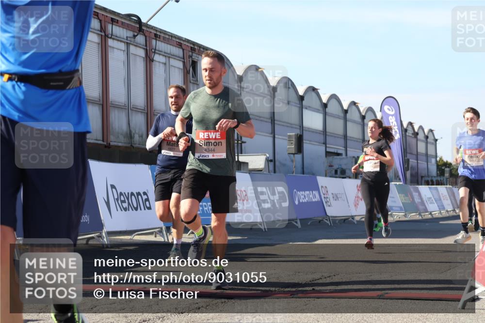 03.10.2025 - Köhlbrandbrückenlauf Luisa Fischer http://msf.ph/oto/9031055 03.10.2025 13:05:16 Ziel 4098, 4256, 4272, 4344, 4390, 4490, 4496, 4585, 4877, 5637, 5969, 6041, 6044, 6081 meine-sportfotos.de