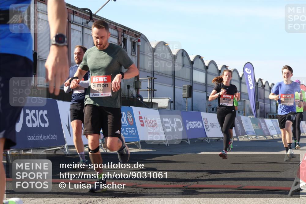 03.10.2025 - Köhlbrandbrückenlauf Luisa Fischer http://msf.ph/oto/9031061 03.10.2025 13:05:16 Ziel 4098, 4256, 4272, 4344, 4390, 4490, 4496, 4585, 4877, 5637, 5969, 6041, 6044, 6081 meine-sportfotos.de