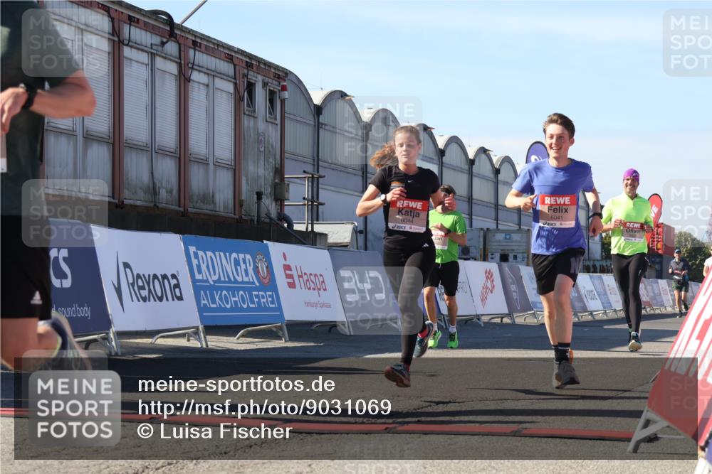 03.10.2025 - Köhlbrandbrückenlauf Luisa Fischer http://msf.ph/oto/9031069 03.10.2025 13:05:17 Ziel 4098, 4256, 4272, 4344, 4390, 4490, 4496, 4585, 4877, 5637, 5969, 6041, 6044, 6081 meine-sportfotos.de