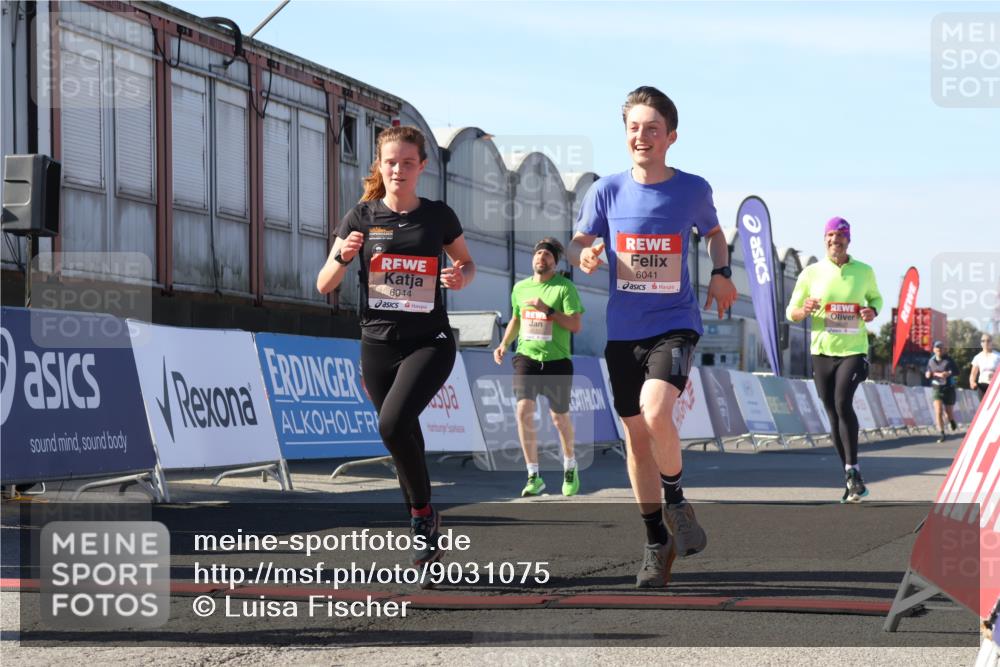 03.10.2025 - Köhlbrandbrückenlauf Luisa Fischer http://msf.ph/oto/9031075 03.10.2025 13:05:18 Ziel 4272, 4344, 4390, 4490, 4496, 4585, 4877, 5637, 5969, 6041, 6044, 6081 meine-sportfotos.de