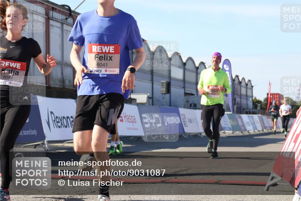 03.10.2025 - Köhlbrandbrückenlauf Luisa Fischer http://msf.ph/oto/9031087 03.10.2025 13:05:19 Ziel 4272, 4344, 4390, 4490, 4496, 4585, 4877, 5637, 5969, 6041, 6044, 6081 meine-sportfotos.de