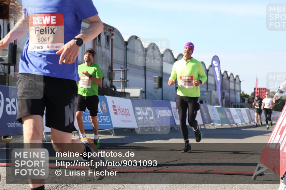 03.10.2025 - Köhlbrandbrückenlauf Luisa Fischer http://msf.ph/oto/9031093 03.10.2025 13:05:19 Ziel 4272, 4344, 4390, 4490, 4496, 4585, 4877, 5637, 5969, 6041, 6044, 6081 meine-sportfotos.de