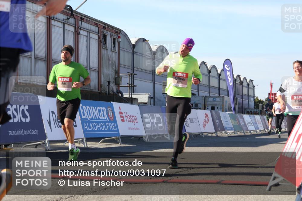 03.10.2025 - Köhlbrandbrückenlauf Luisa Fischer http://msf.ph/oto/9031097 03.10.2025 13:05:19 Ziel 4272, 4344, 4390, 4490, 4496, 4585, 4877, 5637, 5969, 6041, 6044, 6081 meine-sportfotos.de