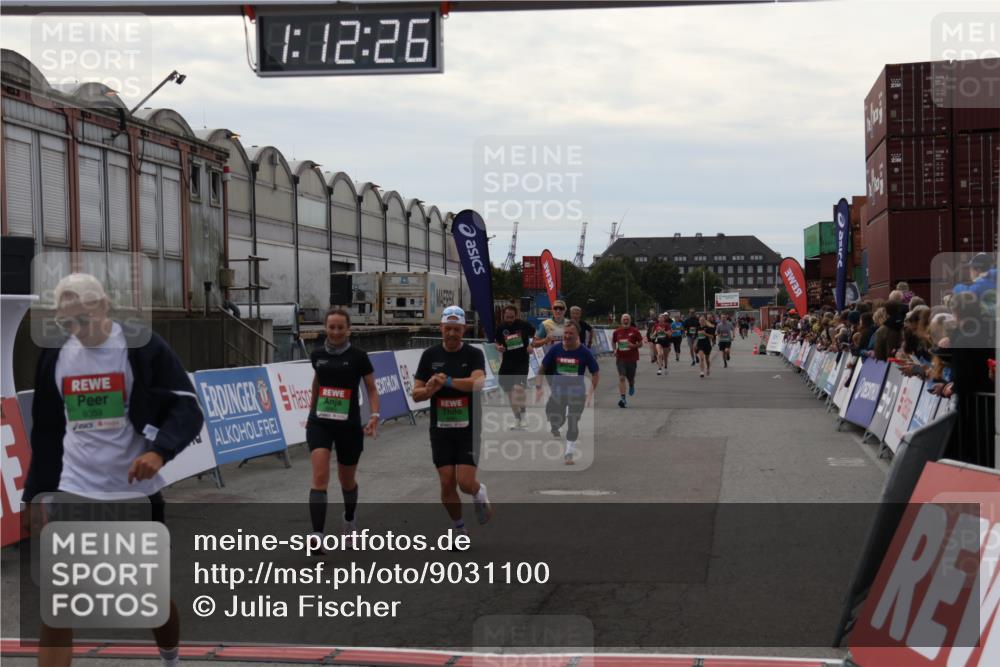 03.10.2025 - Köhlbrandbrückenlauf Julia Fischer http://msf.ph/oto/9031100 03.10.2025 16:12:27 Ziel 7615, 7654, 7688, 7762, 8501, 8901, 9060, 9061, 9359, 9454, 9677 meine-sportfotos.de