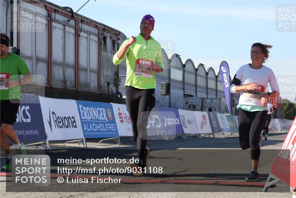 03.10.2025 - Köhlbrandbrückenlauf Luisa Fischer http://msf.ph/oto/9031108 03.10.2025 13:05:20 Ziel 4272, 4344, 4390, 4490, 4496, 4584, 4585, 4877, 5637, 5969, 6041, 6044, 6081 meine-sportfotos.de