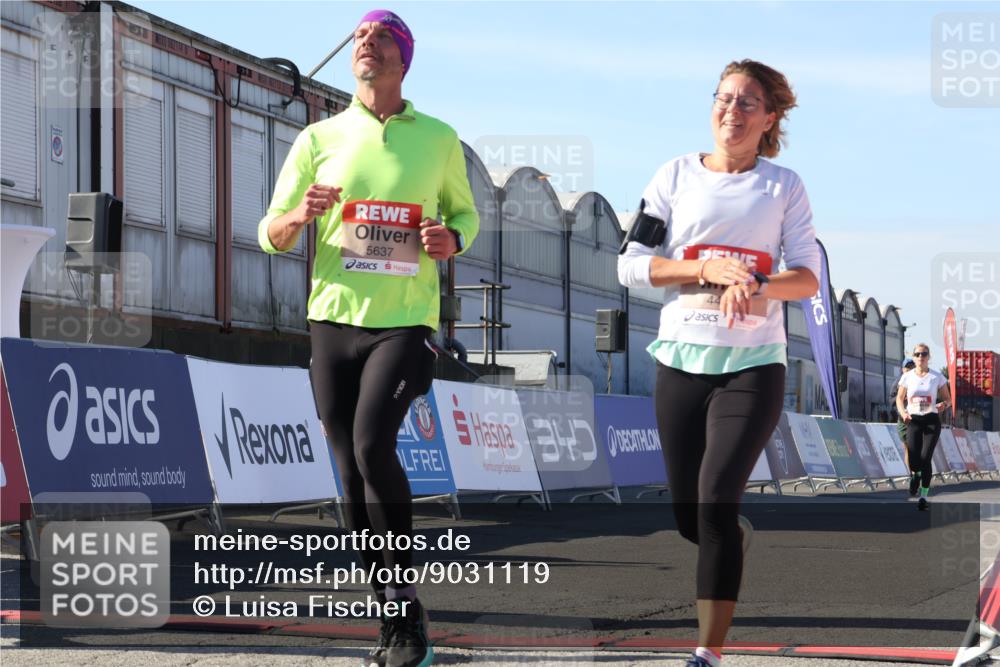 03.10.2025 - Köhlbrandbrückenlauf Luisa Fischer http://msf.ph/oto/9031119 03.10.2025 13:05:21 Ziel 4272, 4344, 4390, 4496, 4584, 4877, 5637, 5969, 6041, 6044, 6081 meine-sportfotos.de