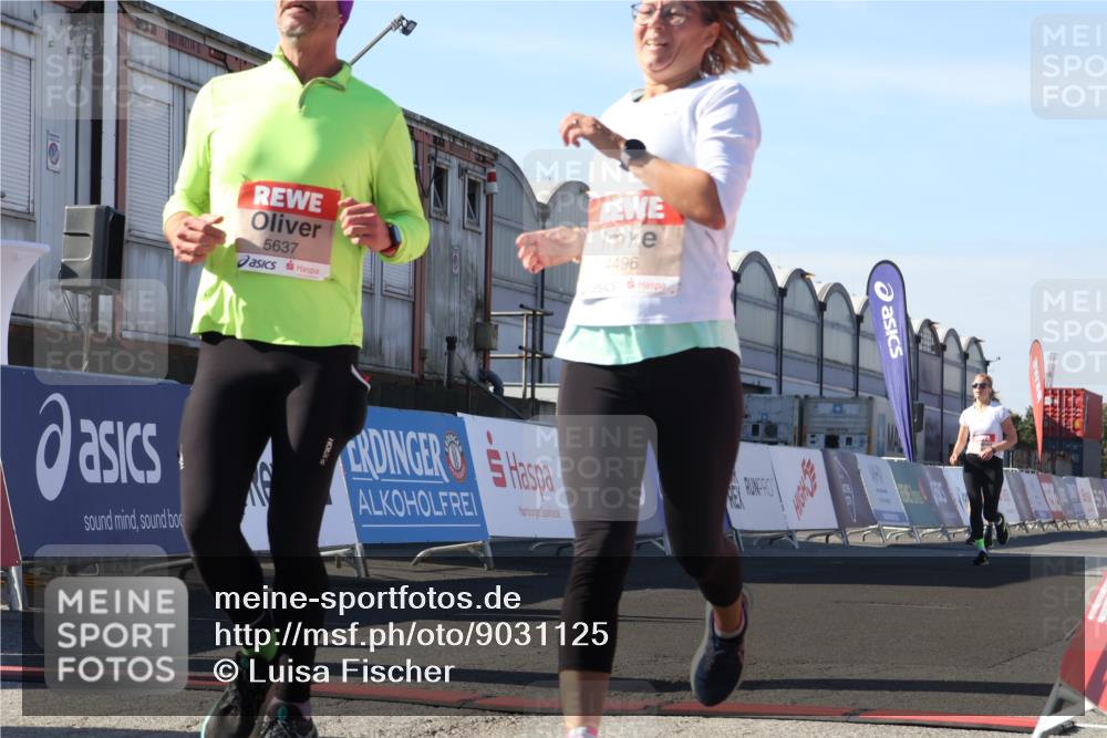 03.10.2025 - Köhlbrandbrückenlauf Luisa Fischer http://msf.ph/oto/9031125 03.10.2025 13:05:21 Ziel 4272, 4344, 4390, 4496, 4584, 4877, 5637, 5969, 6041, 6044, 6081 meine-sportfotos.de