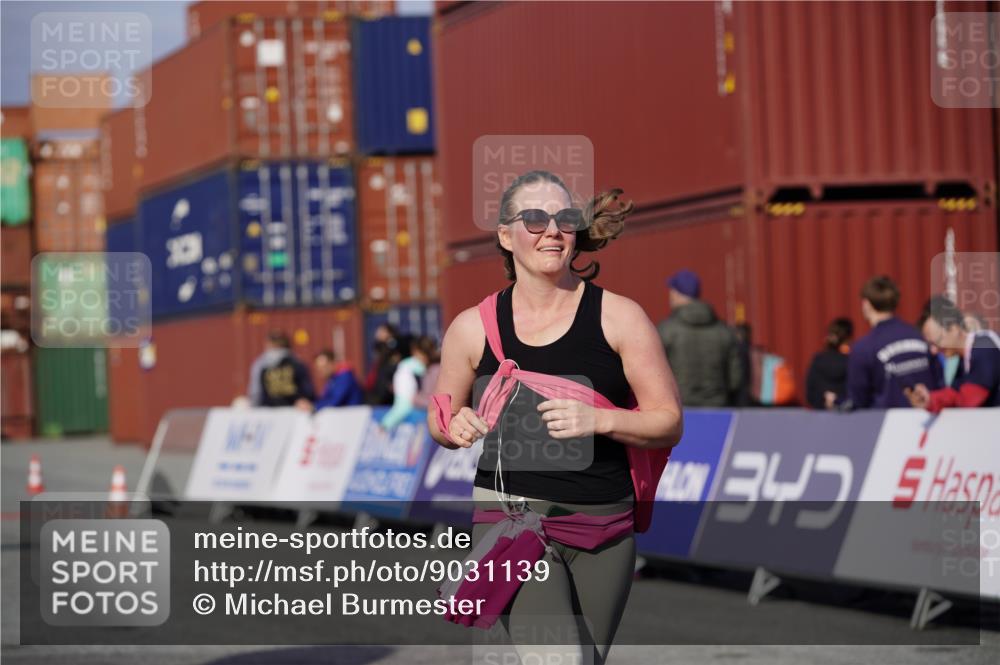 03.10.2025 - Köhlbrandbrückenlauf Michael Burmester http://msf.ph/oto/9031139 03.10.2025 10:36:47 Ziel 2473, 2535, 2781 meine-sportfotos.de