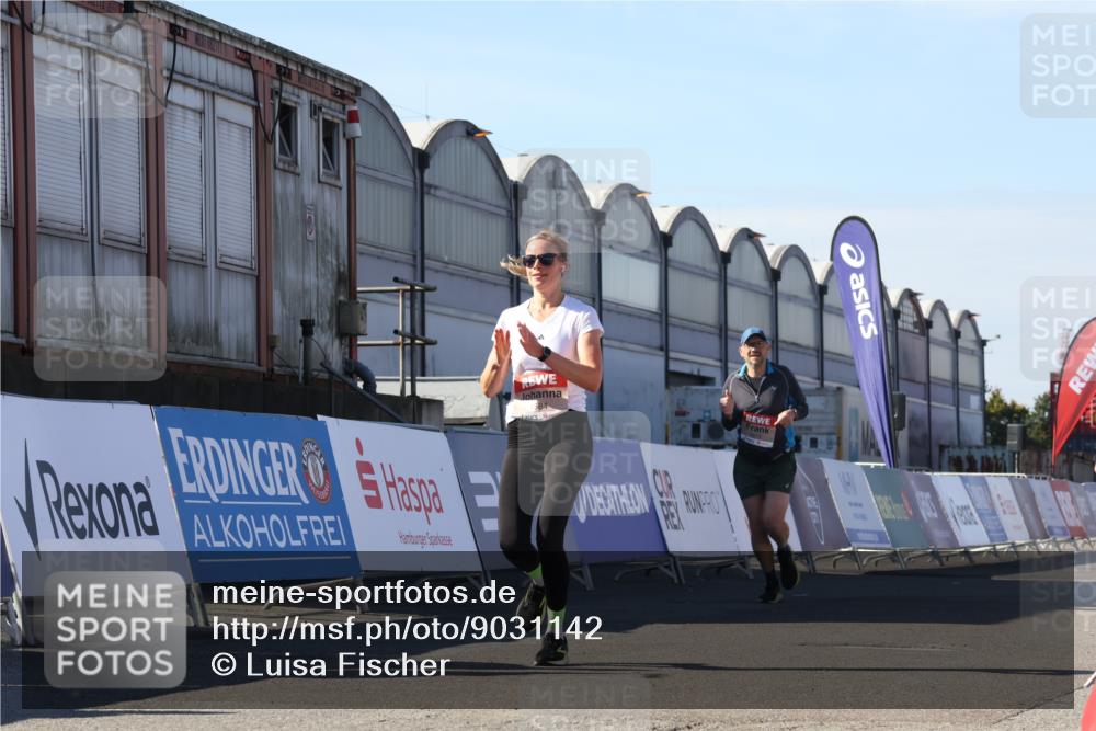 03.10.2025 - Köhlbrandbrückenlauf Luisa Fischer http://msf.ph/oto/9031142 03.10.2025 13:05:24 Ziel 4011, 4272, 4344, 4390, 4496, 4584, 4877, 5637, 5969, 6041, 6044, 6081 meine-sportfotos.de