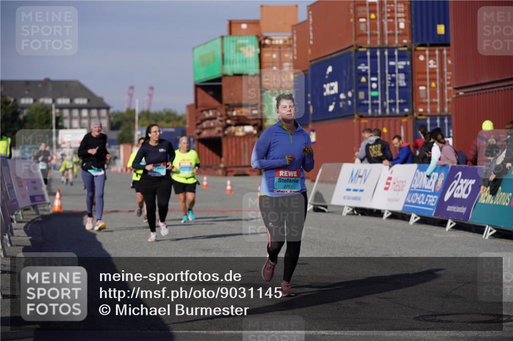 03.10.2025 - Köhlbrandbrückenlauf Michael Burmester http://msf.ph/oto/9031145 03.10.2025 10:36:52 Ziel 2324, 2738, 2741, 2781, 3571 meine-sportfotos.de