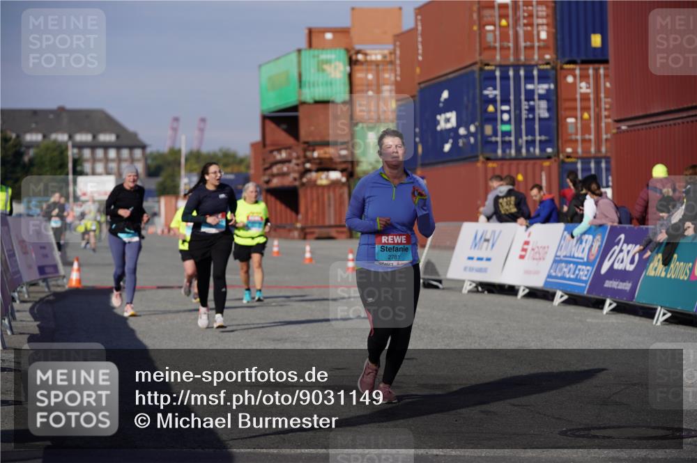03.10.2025 - Köhlbrandbrückenlauf Michael Burmester http://msf.ph/oto/9031149 03.10.2025 10:36:53 Ziel 2324, 2738, 2741, 2781, 3571 meine-sportfotos.de