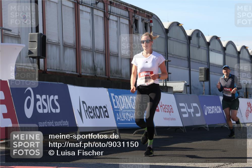 03.10.2025 - Köhlbrandbrückenlauf Luisa Fischer http://msf.ph/oto/9031150 03.10.2025 13:05:25 Ziel 4011, 4272, 4344, 4390, 4496, 4584, 4877, 5637, 5969, 6041, 6044, 6081 meine-sportfotos.de