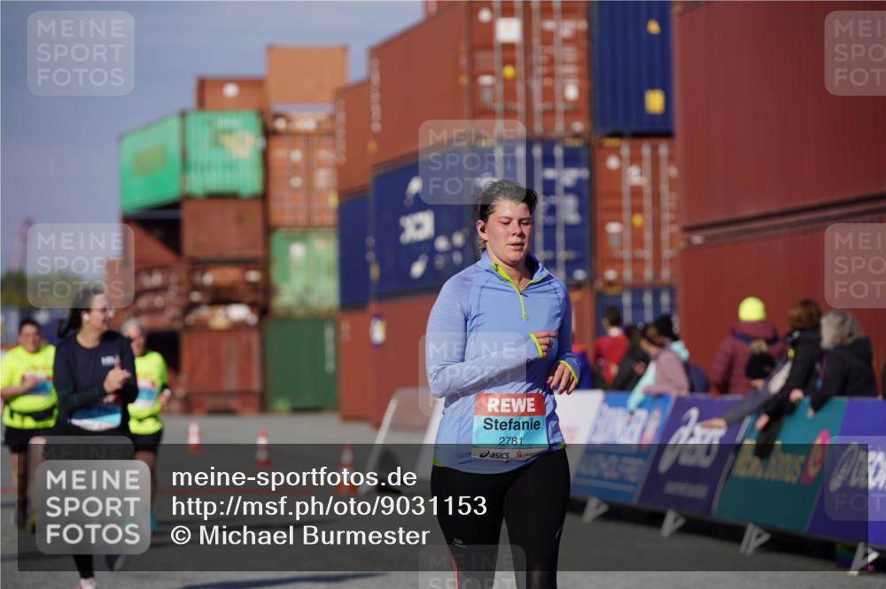 03.10.2025 - Köhlbrandbrückenlauf Michael Burmester http://msf.ph/oto/9031153 03.10.2025 10:36:54 Ziel 2324, 2738, 2741, 2757, 2781, 3571 meine-sportfotos.de