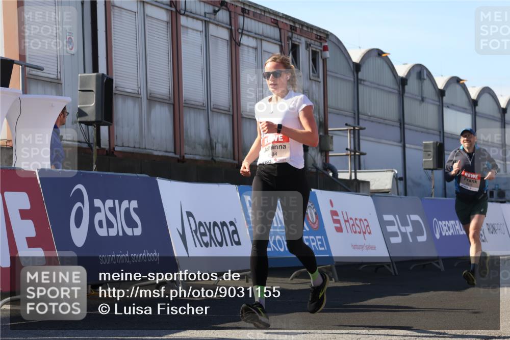 03.10.2025 - Köhlbrandbrückenlauf Luisa Fischer http://msf.ph/oto/9031155 03.10.2025 13:05:25 Ziel 4011, 4272, 4344, 4390, 4496, 4584, 4877, 5637, 5969, 6041, 6044, 6081 meine-sportfotos.de