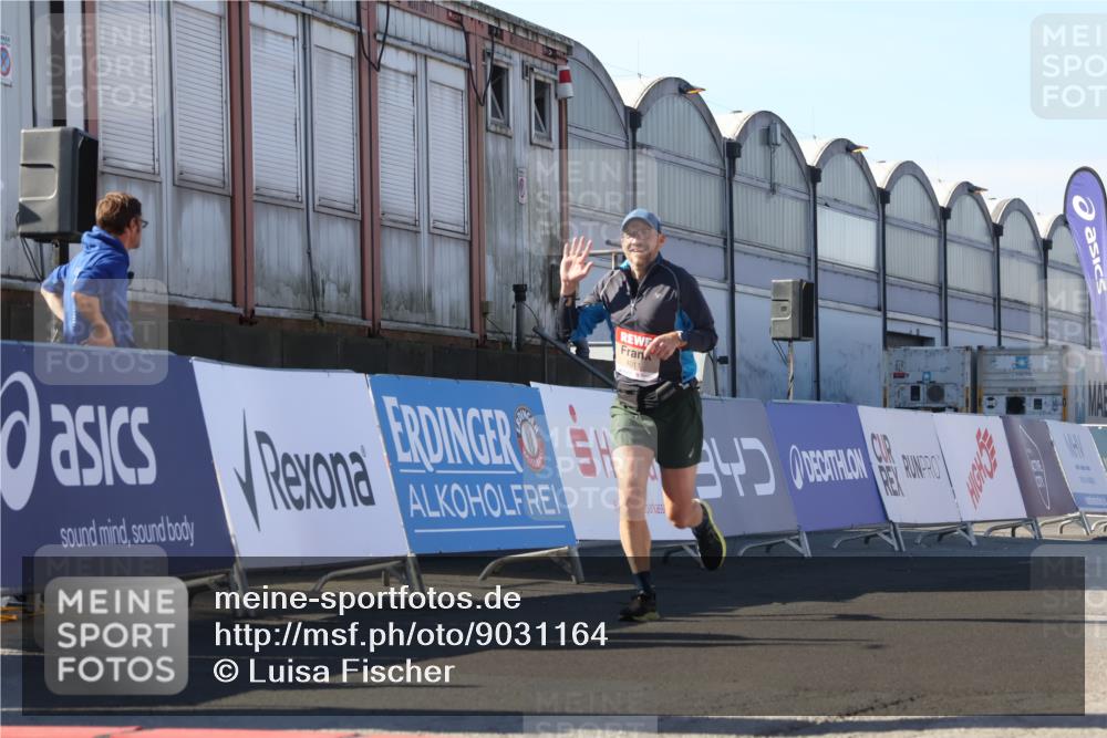03.10.2025 - Köhlbrandbrückenlauf Luisa Fischer http://msf.ph/oto/9031164 03.10.2025 13:05:26 Ziel 4011, 4272, 4344, 4390, 4496, 4584, 4877, 5637, 6041, 6044, 6081 meine-sportfotos.de