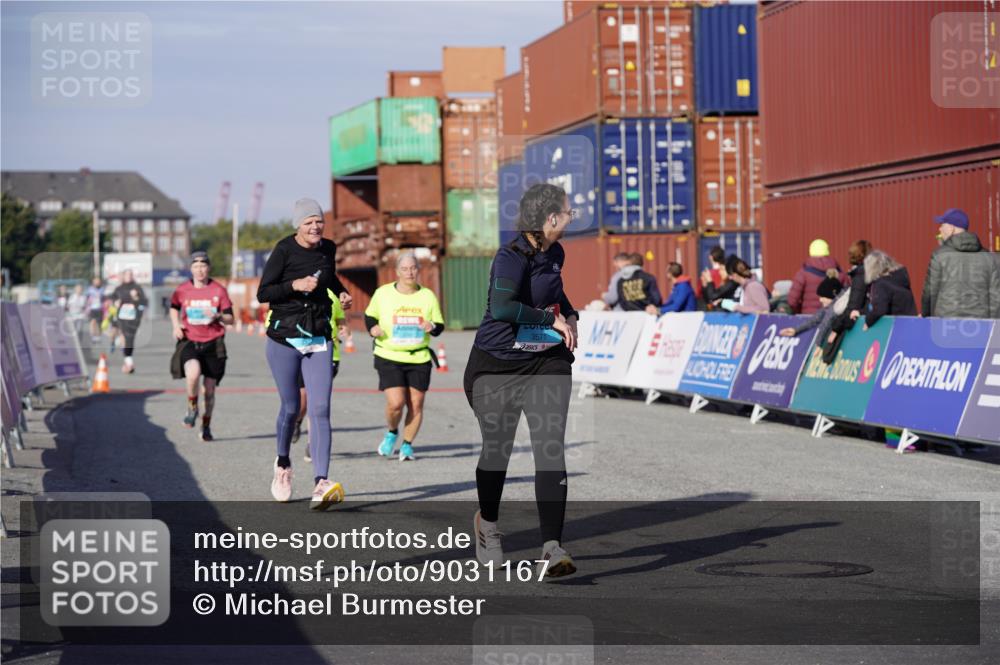 03.10.2025 - Köhlbrandbrückenlauf Michael Burmester http://msf.ph/oto/9031167 03.10.2025 10:36:56 Ziel 2324, 2738, 2741, 2757, 2781, 3571 meine-sportfotos.de