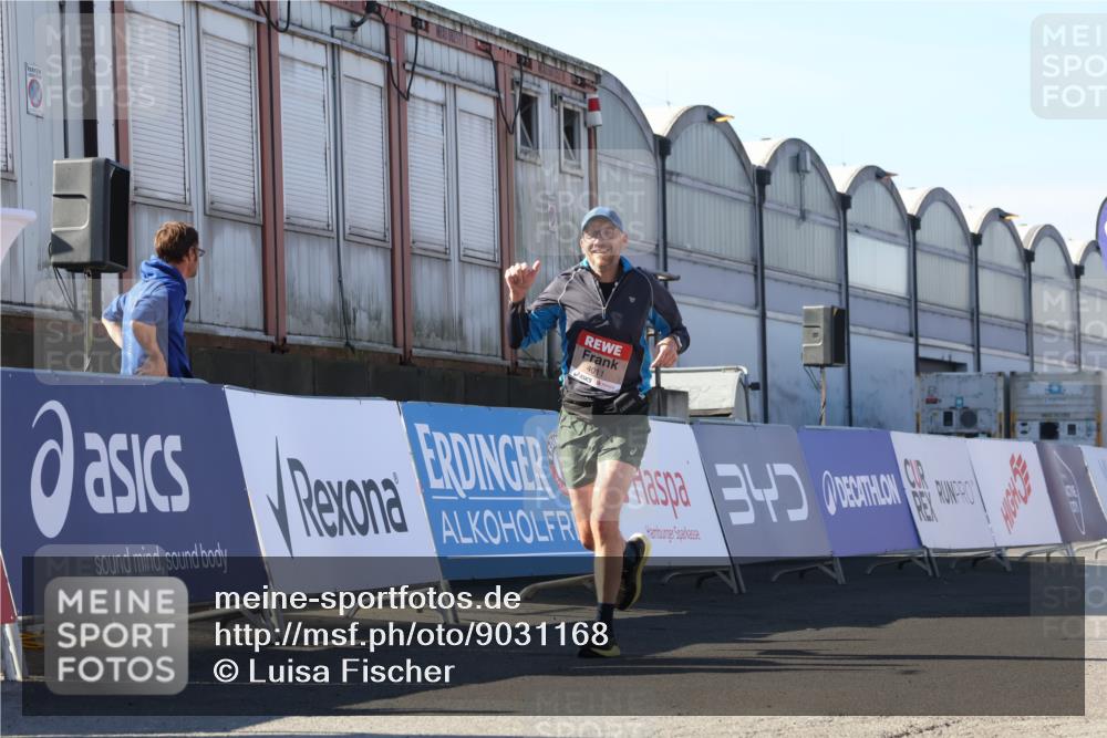 03.10.2025 - Köhlbrandbrückenlauf Luisa Fischer http://msf.ph/oto/9031168 03.10.2025 13:05:26 Ziel 4011, 4272, 4344, 4390, 4496, 4584, 4877, 5637, 6041, 6044, 6081 meine-sportfotos.de