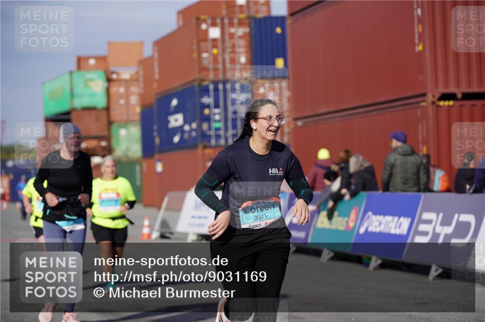 03.10.2025 - Köhlbrandbrückenlauf Michael Burmester http://msf.ph/oto/9031169 03.10.2025 10:36:57 Ziel 2324, 2738, 2741, 2757, 3571 meine-sportfotos.de