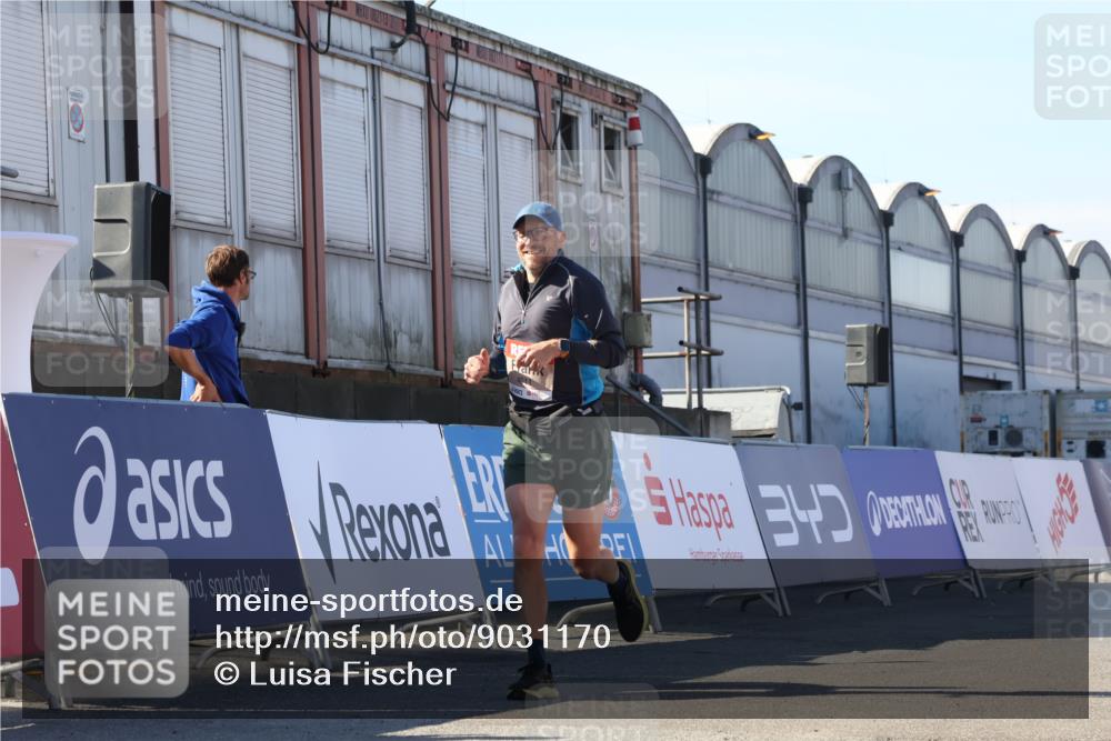 03.10.2025 - Köhlbrandbrückenlauf Luisa Fischer http://msf.ph/oto/9031170 03.10.2025 13:05:27 Ziel 4011, 4062, 4161, 4272, 4344, 4384, 4496, 4584, 4877, 5637, 6041, 6044, 6081 meine-sportfotos.de