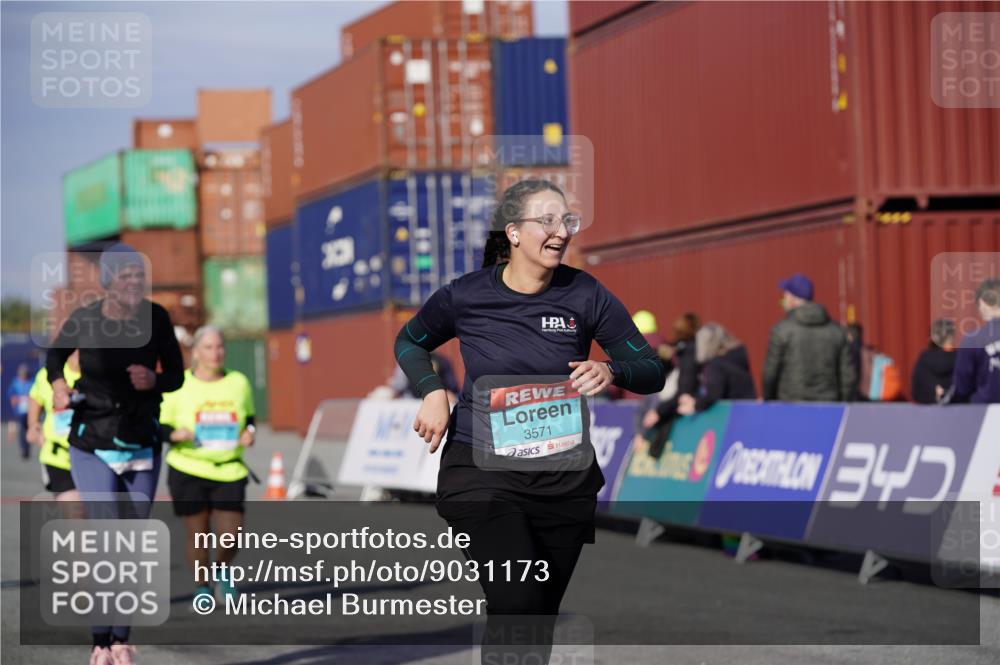 03.10.2025 - Köhlbrandbrückenlauf Michael Burmester http://msf.ph/oto/9031173 03.10.2025 10:36:57 Ziel 2324, 2738, 2741, 2757, 3571 meine-sportfotos.de