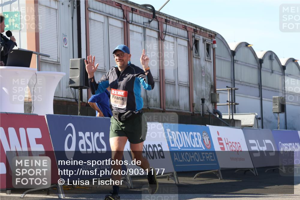 03.10.2025 - Köhlbrandbrückenlauf Luisa Fischer http://msf.ph/oto/9031177 03.10.2025 13:05:27 Ziel 4011, 4062, 4161, 4272, 4344, 4384, 4496, 4584, 4877, 5637, 6041, 6044, 6081 meine-sportfotos.de
