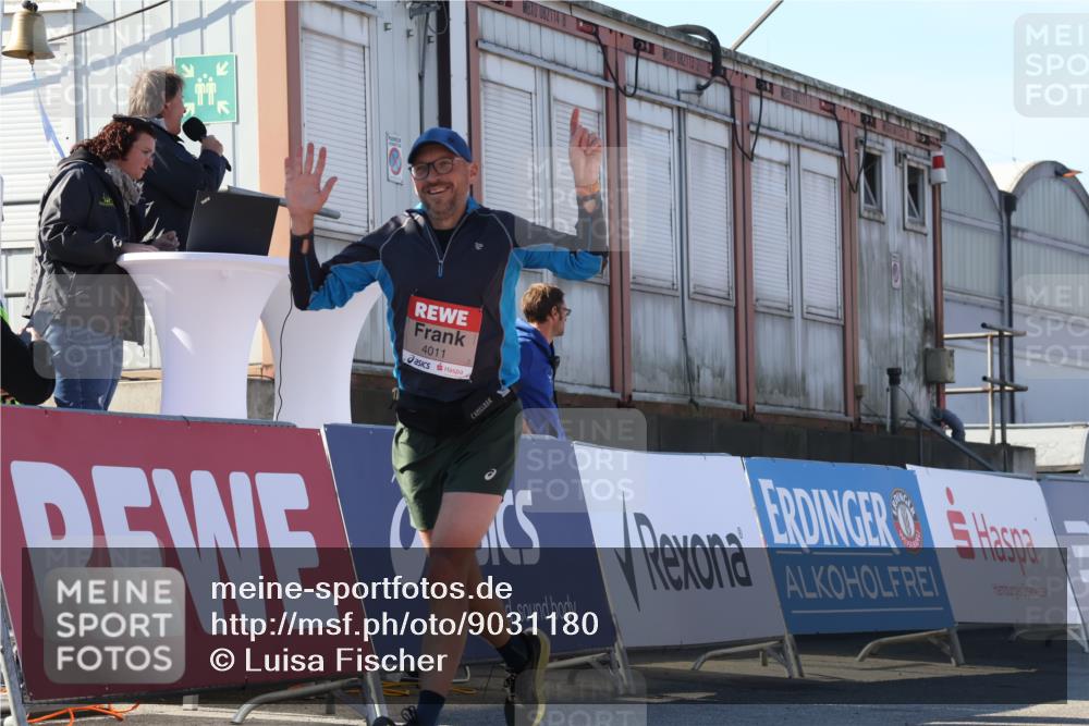 03.10.2025 - Köhlbrandbrückenlauf Luisa Fischer http://msf.ph/oto/9031180 03.10.2025 13:05:28 Ziel 4011, 4062, 4161, 4272, 4384, 4496, 4584, 4877, 5468, 5637, 6041, 6044 meine-sportfotos.de
