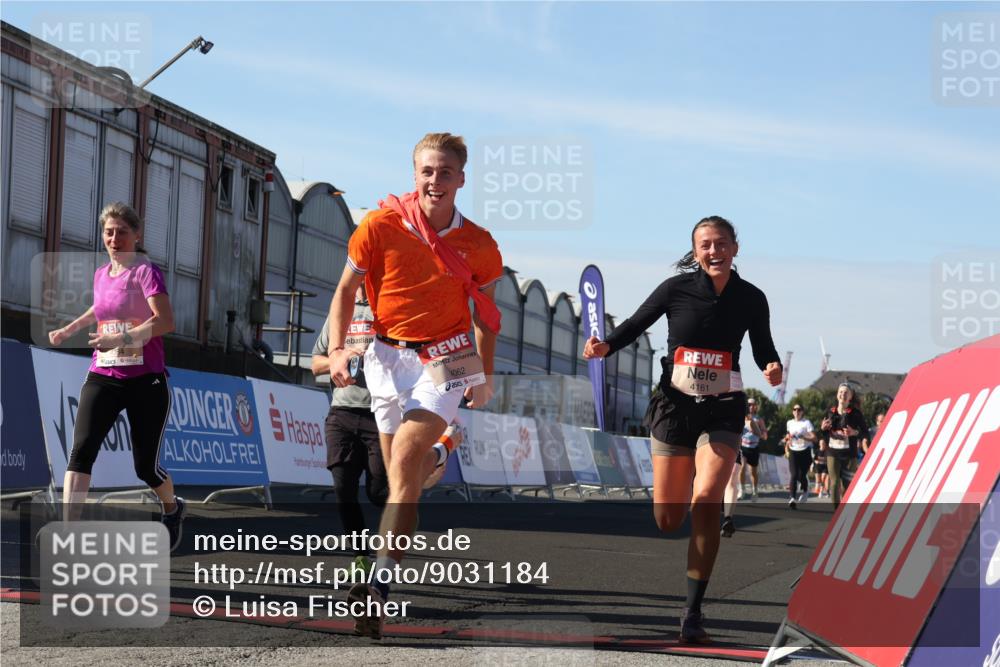 03.10.2025 - Köhlbrandbrückenlauf Luisa Fischer http://msf.ph/oto/9031184 03.10.2025 13:05:32 Ziel 4011, 4062, 4161, 4278, 4384, 4584, 5468, 6281 meine-sportfotos.de
