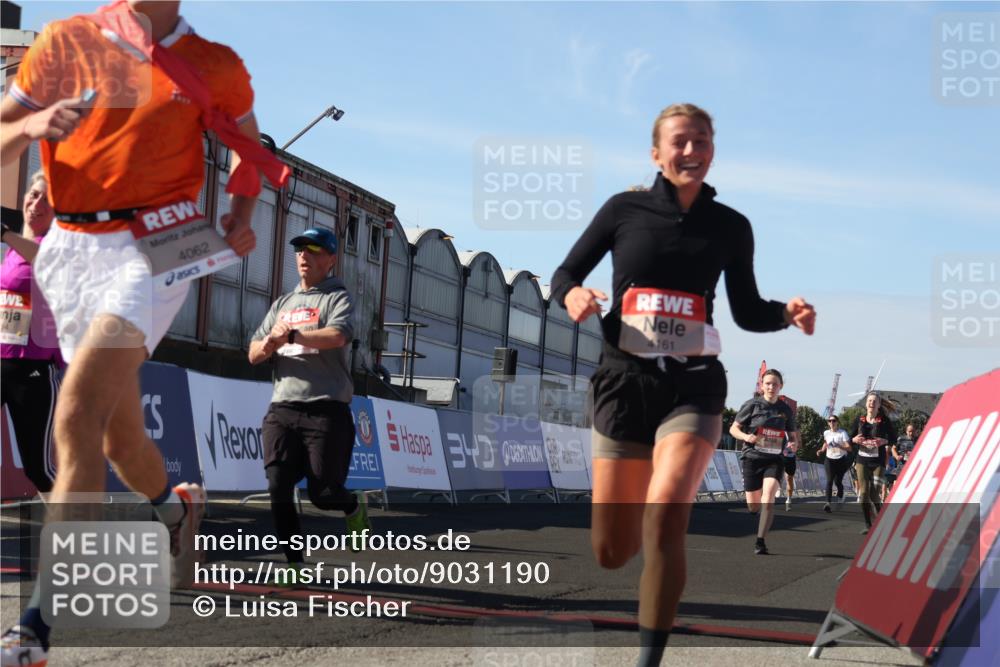 03.10.2025 - Köhlbrandbrückenlauf Luisa Fischer http://msf.ph/oto/9031190 03.10.2025 13:05:33 Ziel 4011, 4062, 4161, 4278, 4384, 4584, 5468, 6281 meine-sportfotos.de