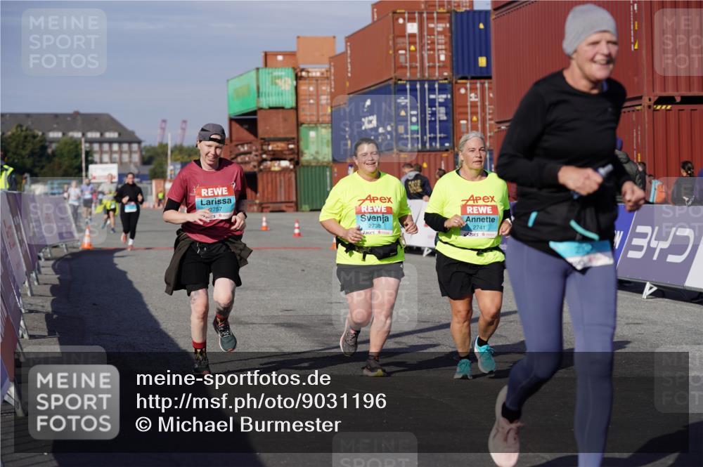 03.10.2025 - Köhlbrandbrückenlauf Michael Burmester http://msf.ph/oto/9031196 03.10.2025 10:37:00 Ziel 2324, 2738, 2741, 2757, 3571 meine-sportfotos.de