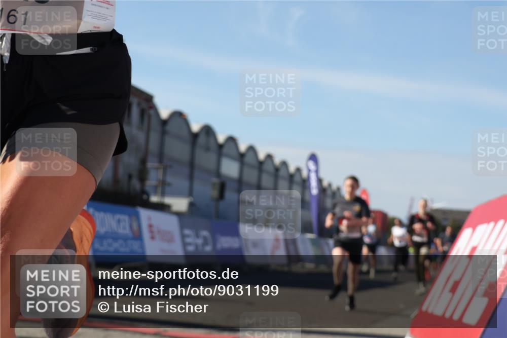 03.10.2025 - Köhlbrandbrückenlauf Luisa Fischer http://msf.ph/oto/9031199 03.10.2025 13:05:33 Ziel 4011, 4062, 4161, 4278, 4384, 4584, 5468, 6281 meine-sportfotos.de