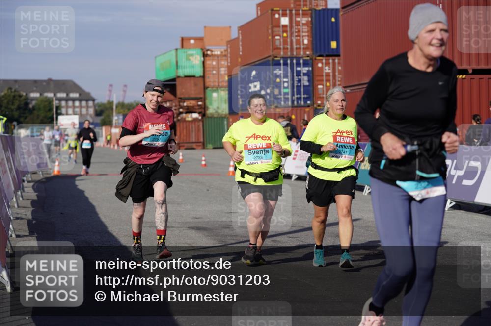 03.10.2025 - Köhlbrandbrückenlauf Michael Burmester http://msf.ph/oto/9031203 03.10.2025 10:37:00 Ziel 2324, 2738, 2741, 2757, 3571 meine-sportfotos.de