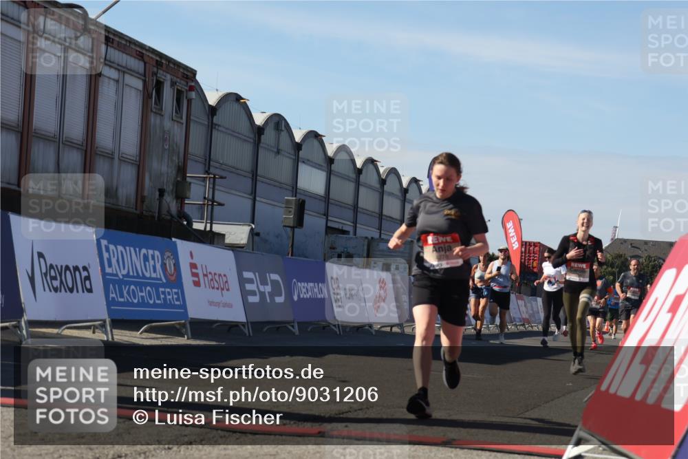 03.10.2025 - Köhlbrandbrückenlauf Luisa Fischer http://msf.ph/oto/9031206 03.10.2025 13:05:34 Ziel 4011, 4062, 4161, 4278, 4384, 4584, 5468, 6281 meine-sportfotos.de
