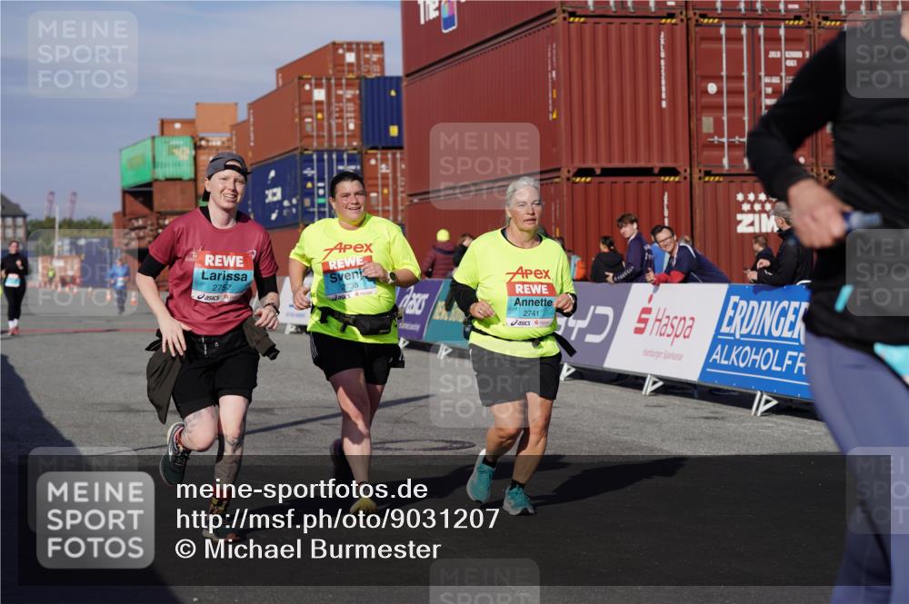 03.10.2025 - Köhlbrandbrückenlauf Michael Burmester http://msf.ph/oto/9031207 03.10.2025 10:37:01 Ziel 2324, 2606, 2738, 2741, 2757, 3571 meine-sportfotos.de