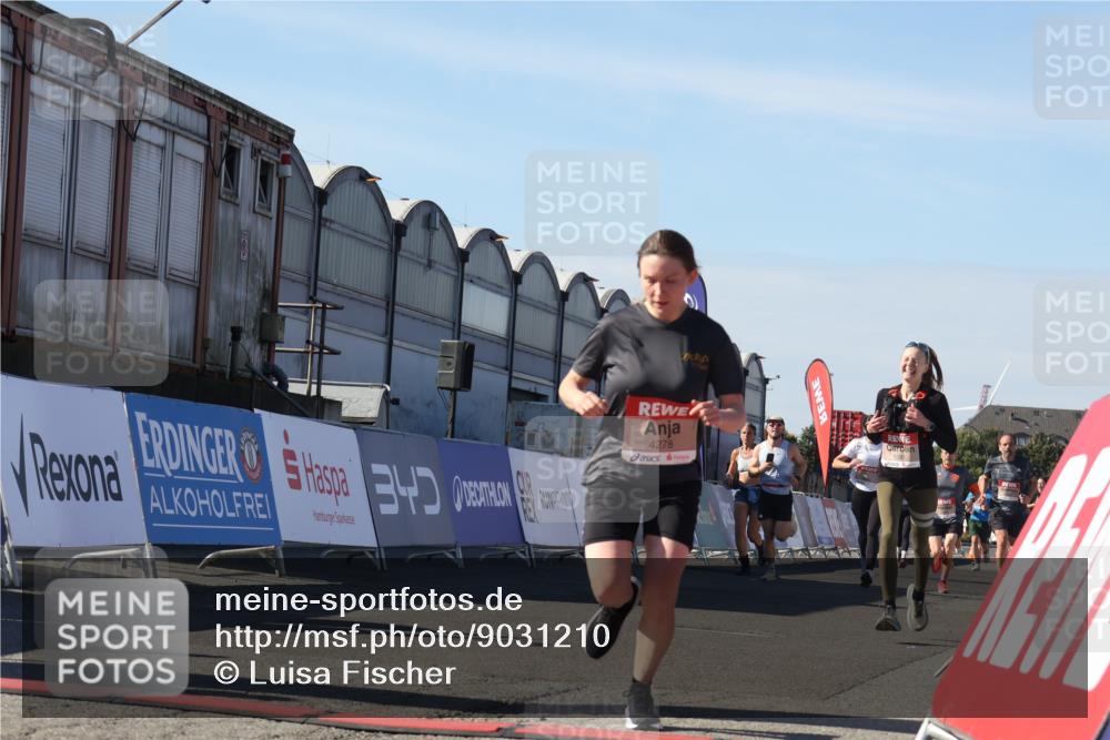 03.10.2025 - Köhlbrandbrückenlauf Luisa Fischer http://msf.ph/oto/9031210 03.10.2025 13:05:34 Ziel 4011, 4062, 4161, 4278, 4384, 4584, 5468, 6281 meine-sportfotos.de