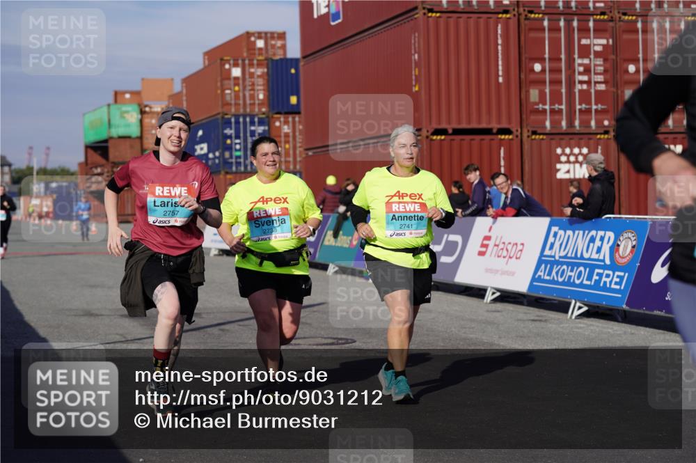 03.10.2025 - Köhlbrandbrückenlauf Michael Burmester http://msf.ph/oto/9031212 03.10.2025 10:37:01 Ziel 2324, 2606, 2738, 2741, 2757, 3571 meine-sportfotos.de