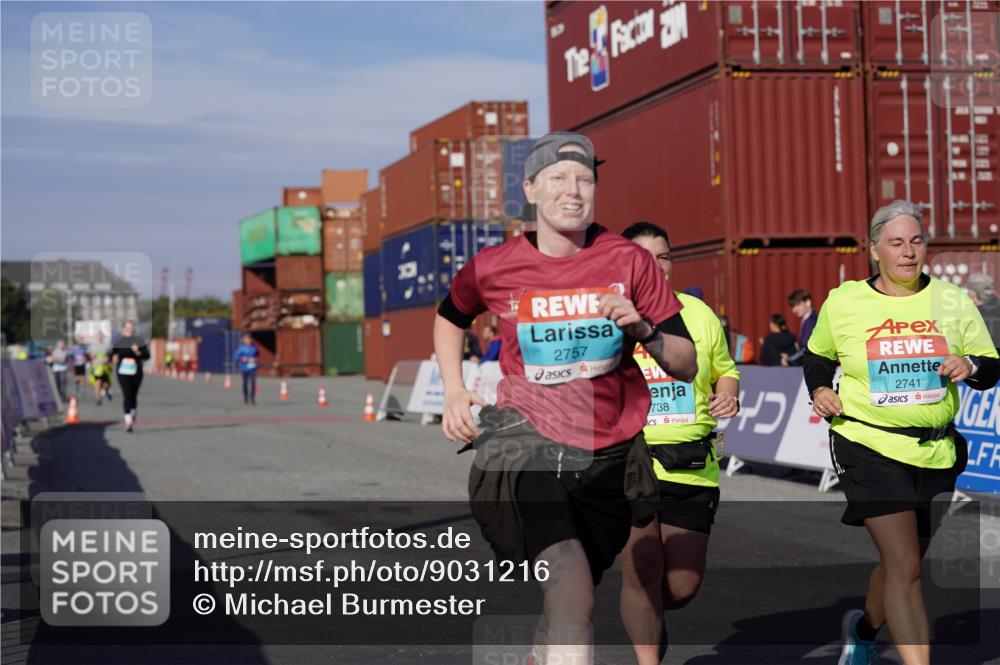 03.10.2025 - Köhlbrandbrückenlauf Michael Burmester http://msf.ph/oto/9031216 03.10.2025 10:37:02 Ziel 2324, 2606, 2738, 2741, 2757 meine-sportfotos.de