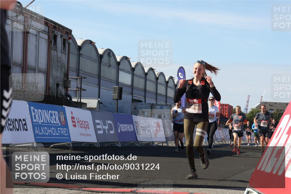 03.10.2025 - Köhlbrandbrückenlauf Luisa Fischer http://msf.ph/oto/9031224 03.10.2025 13:05:36 Ziel 4011, 4062, 4161, 4278, 4296, 4332, 4384, 4584, 5468, 5676, 6281, 6786, 6787 meine-sportfotos.de