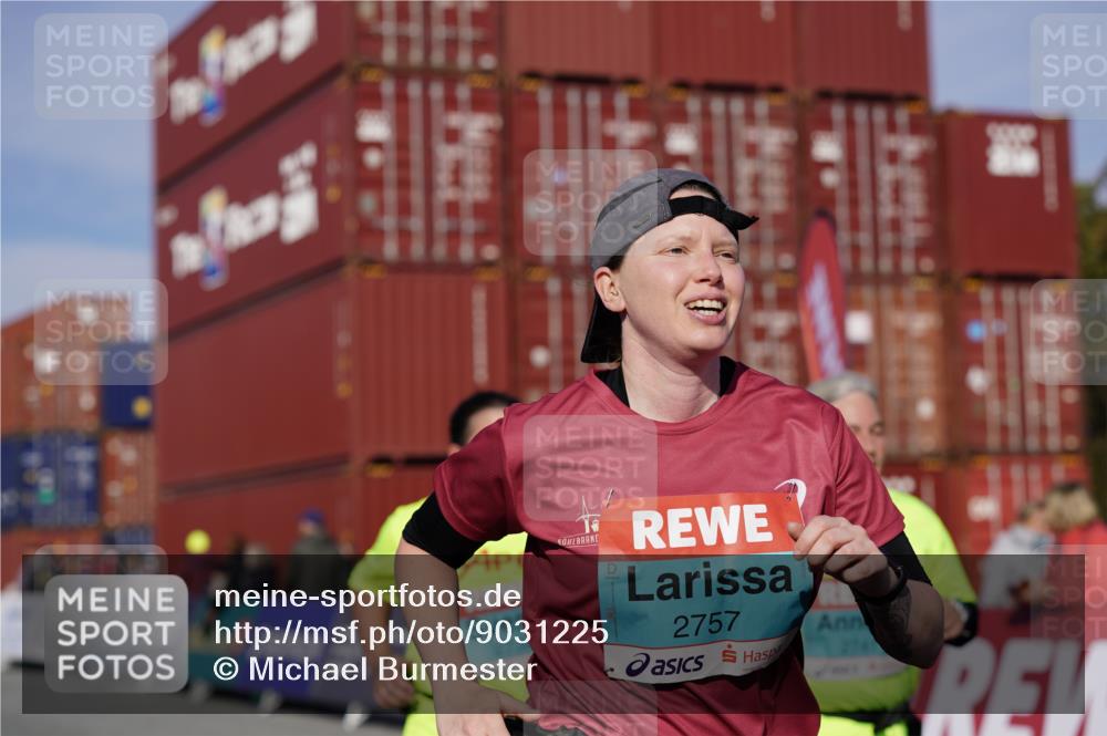 03.10.2025 - Köhlbrandbrückenlauf Michael Burmester http://msf.ph/oto/9031225 03.10.2025 10:37:02 Ziel 2324, 2606, 2738, 2741, 2757 meine-sportfotos.de