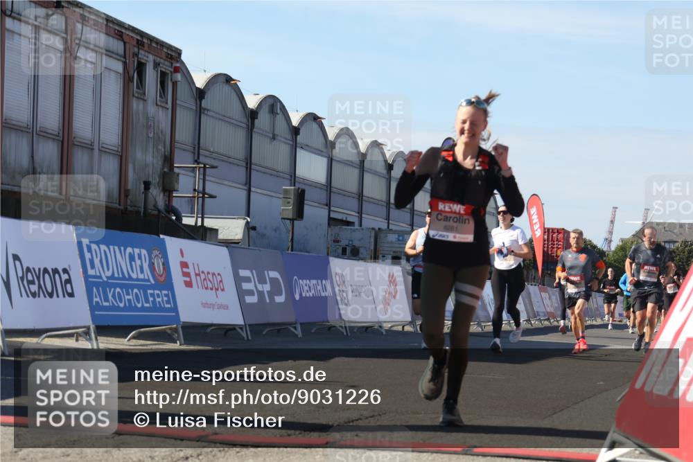 03.10.2025 - Köhlbrandbrückenlauf Luisa Fischer http://msf.ph/oto/9031226 03.10.2025 13:05:36 Ziel 4011, 4062, 4161, 4278, 4296, 4332, 4384, 4584, 5468, 5676, 6281, 6786, 6787 meine-sportfotos.de